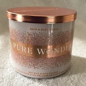 Bath & Body Works3 wick candle Pure Wonder